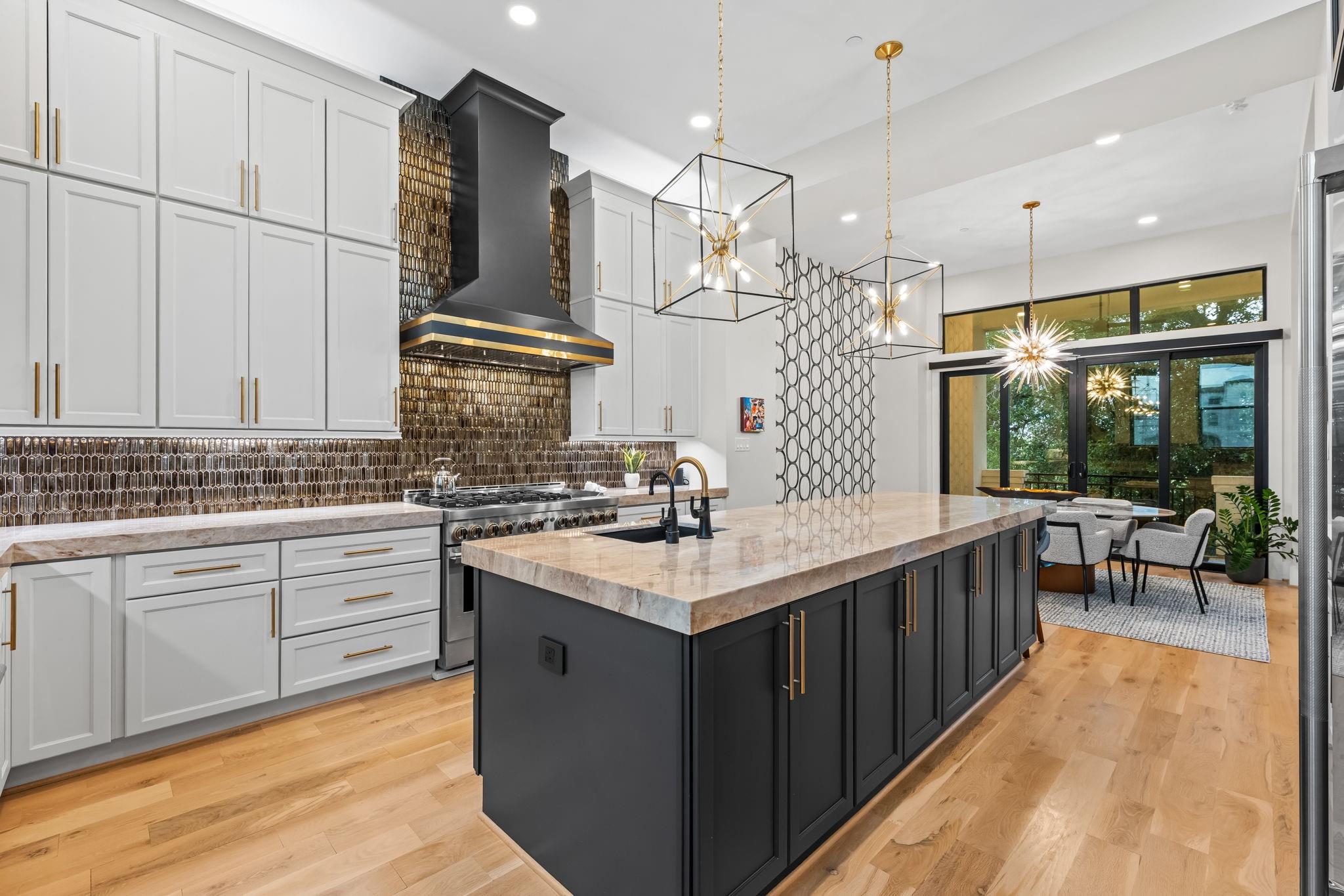 611 N Live Oak Street