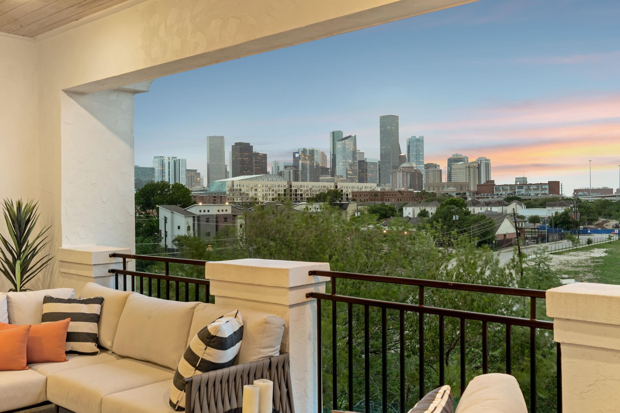 611 N Live Oak Street