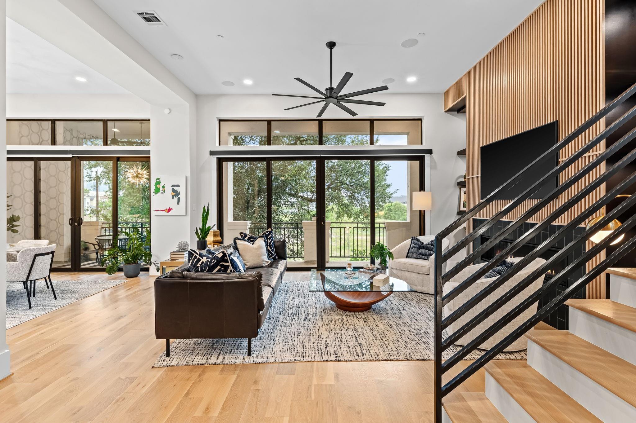 611 N Live Oak Street