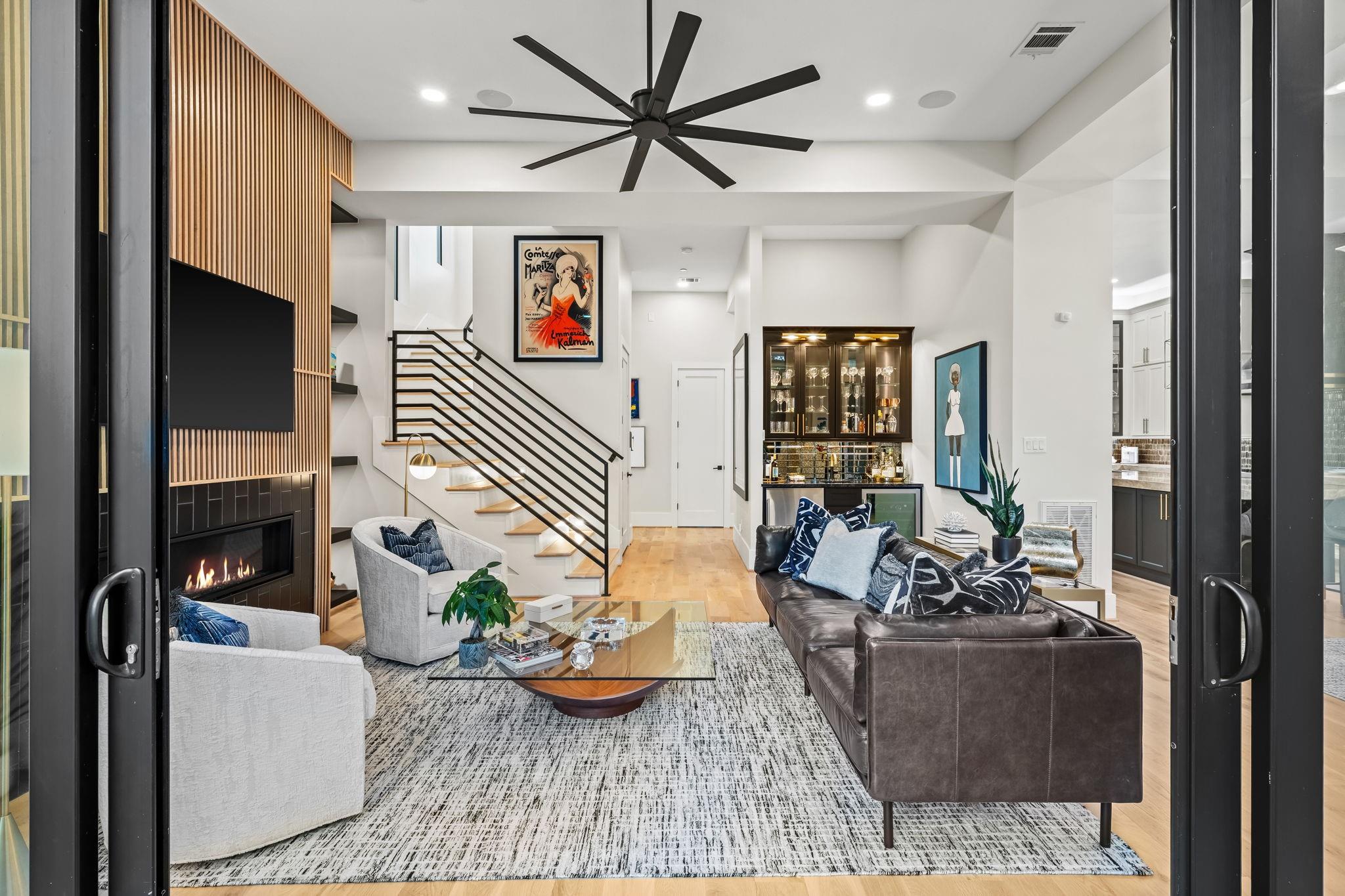 611 N Live Oak Street