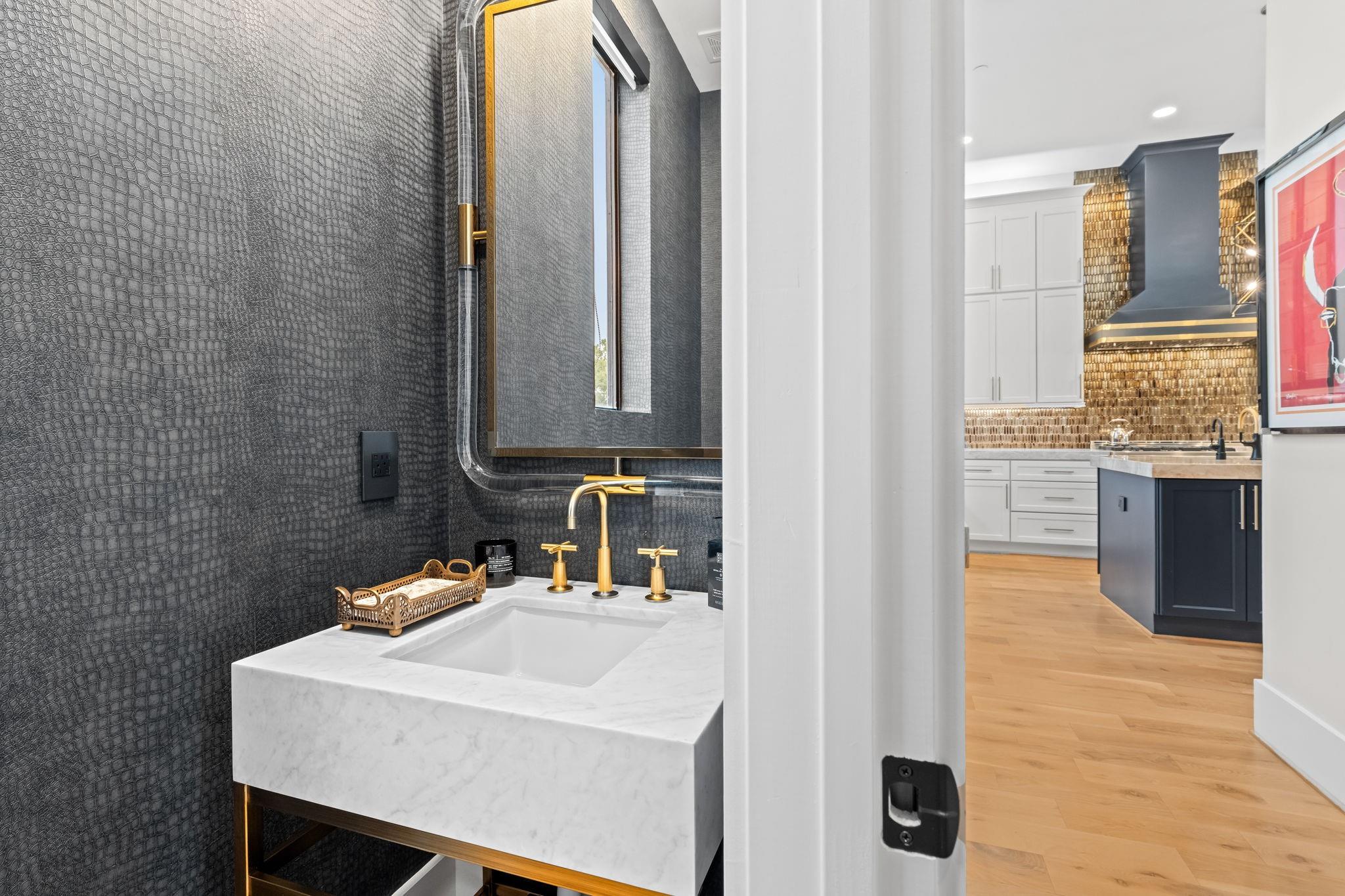 611 N Live Oak Street