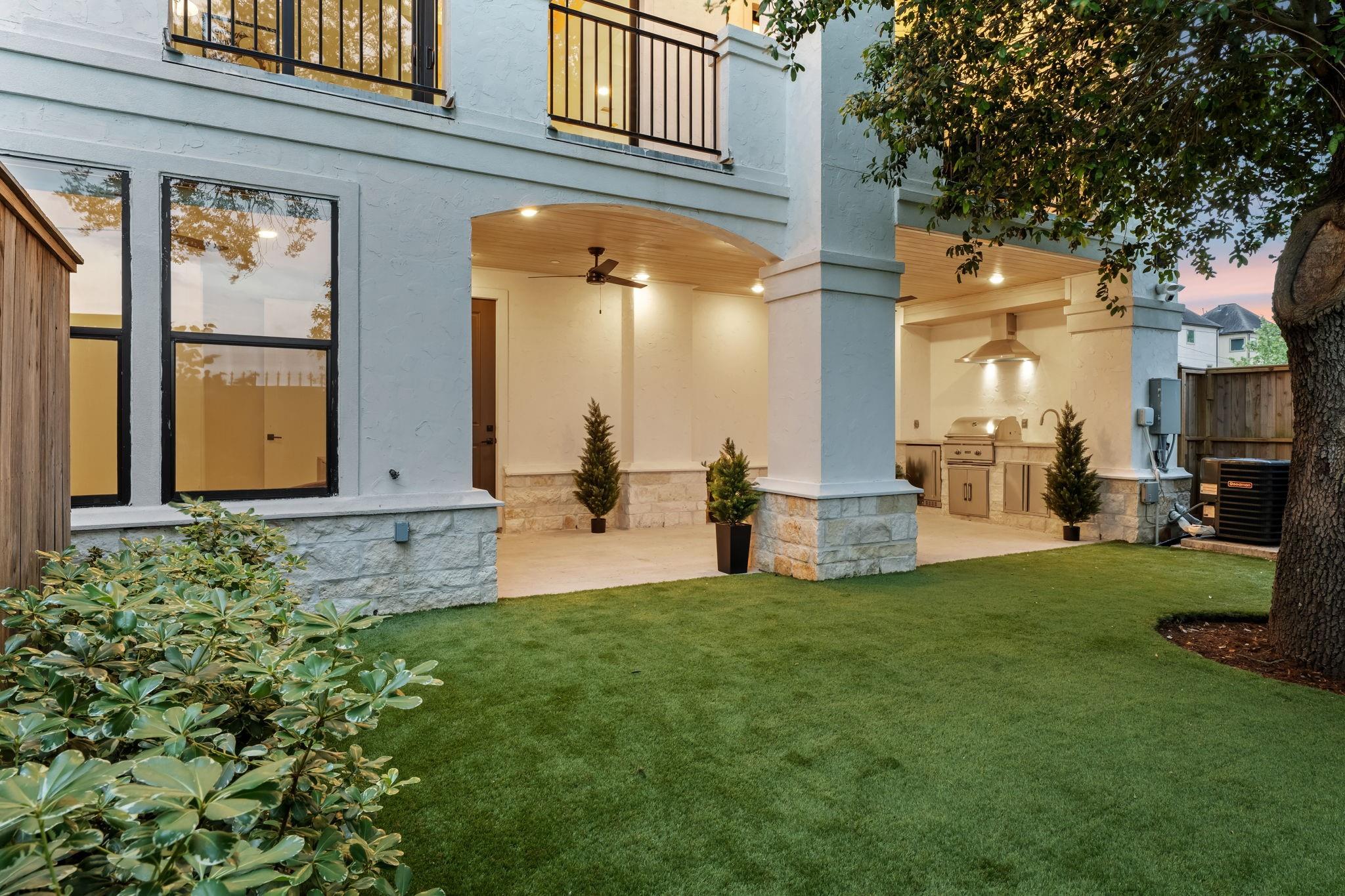 611 N Live Oak Street