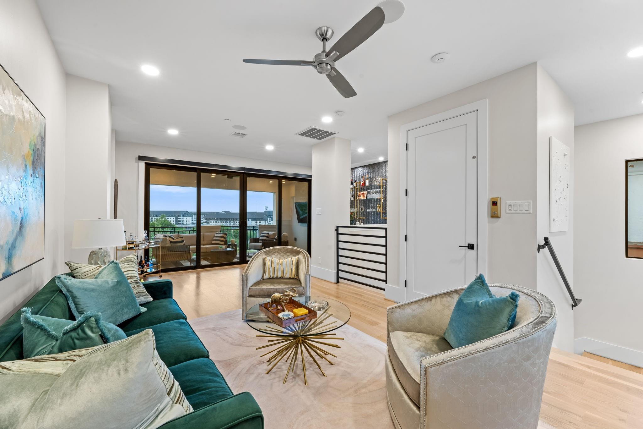 611 N Live Oak Street