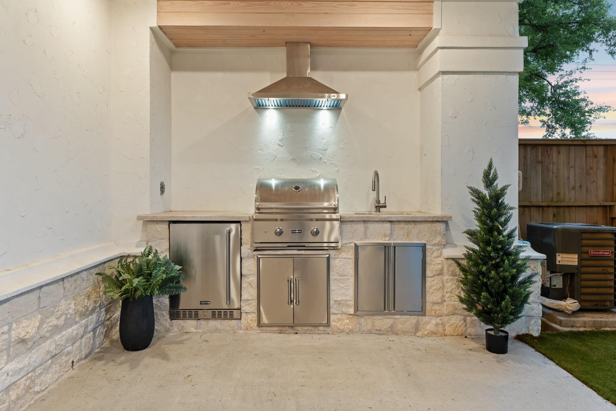 611 N Live Oak Street