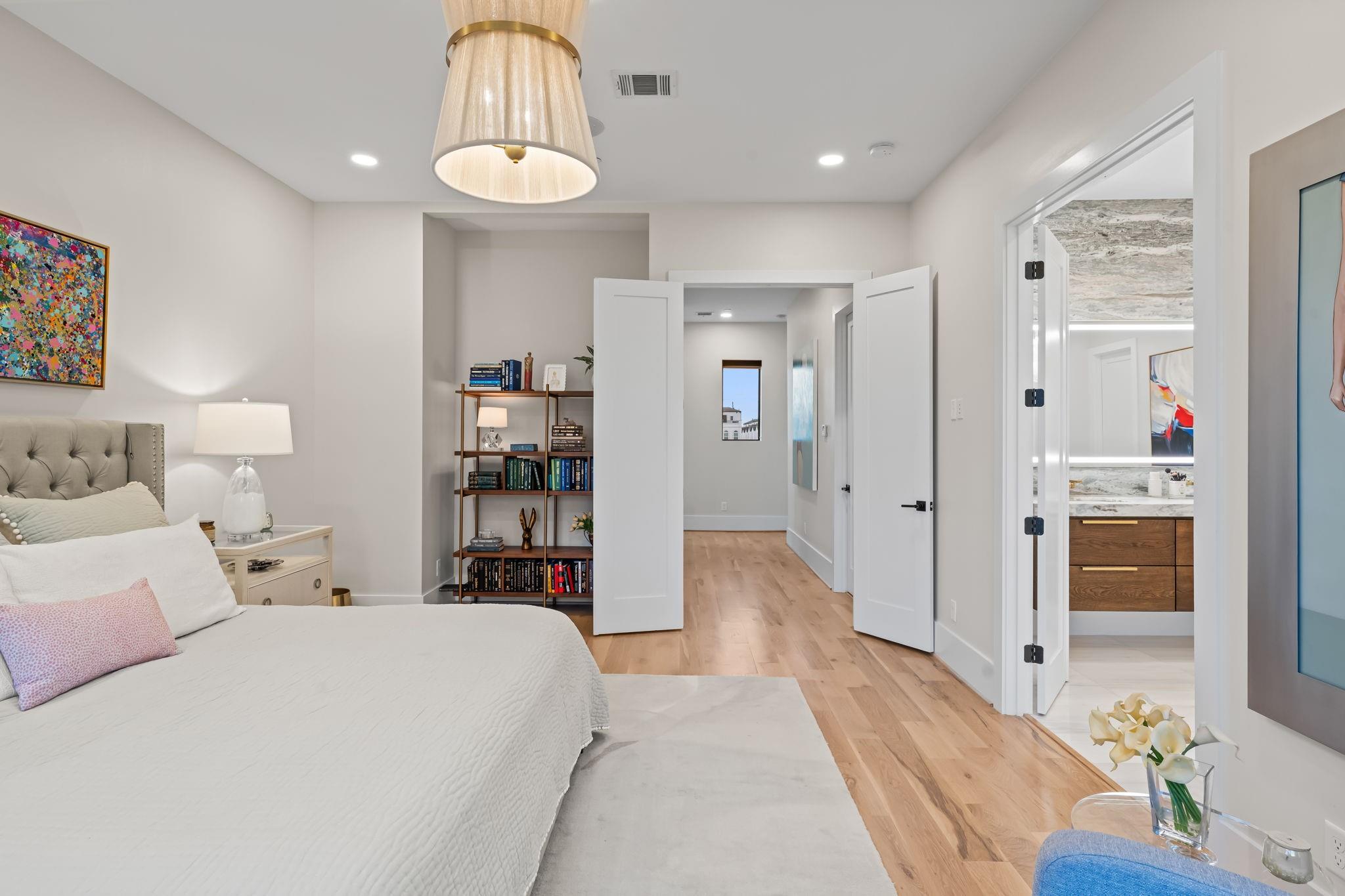 611 N Live Oak Street