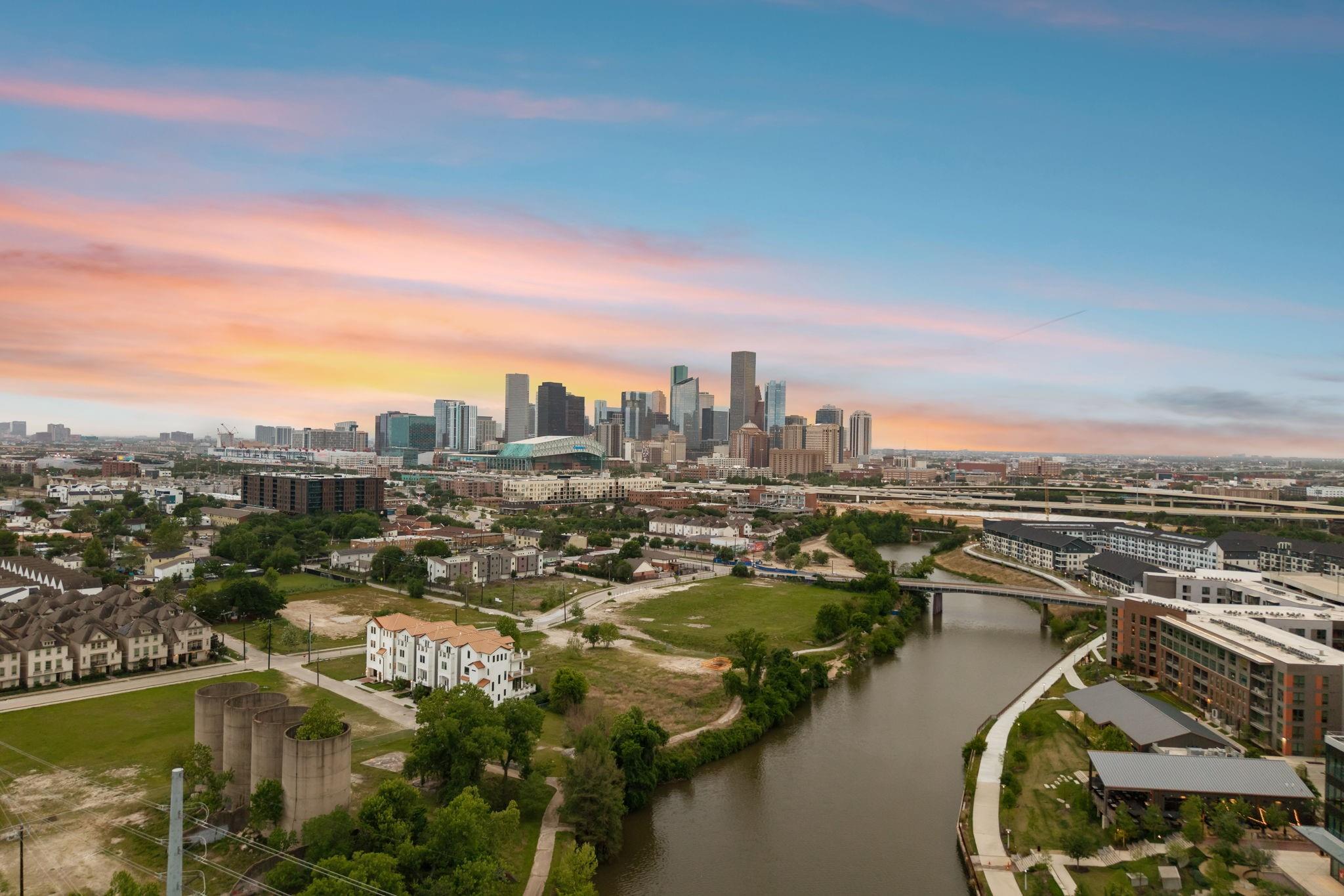 611 N Live Oak Street