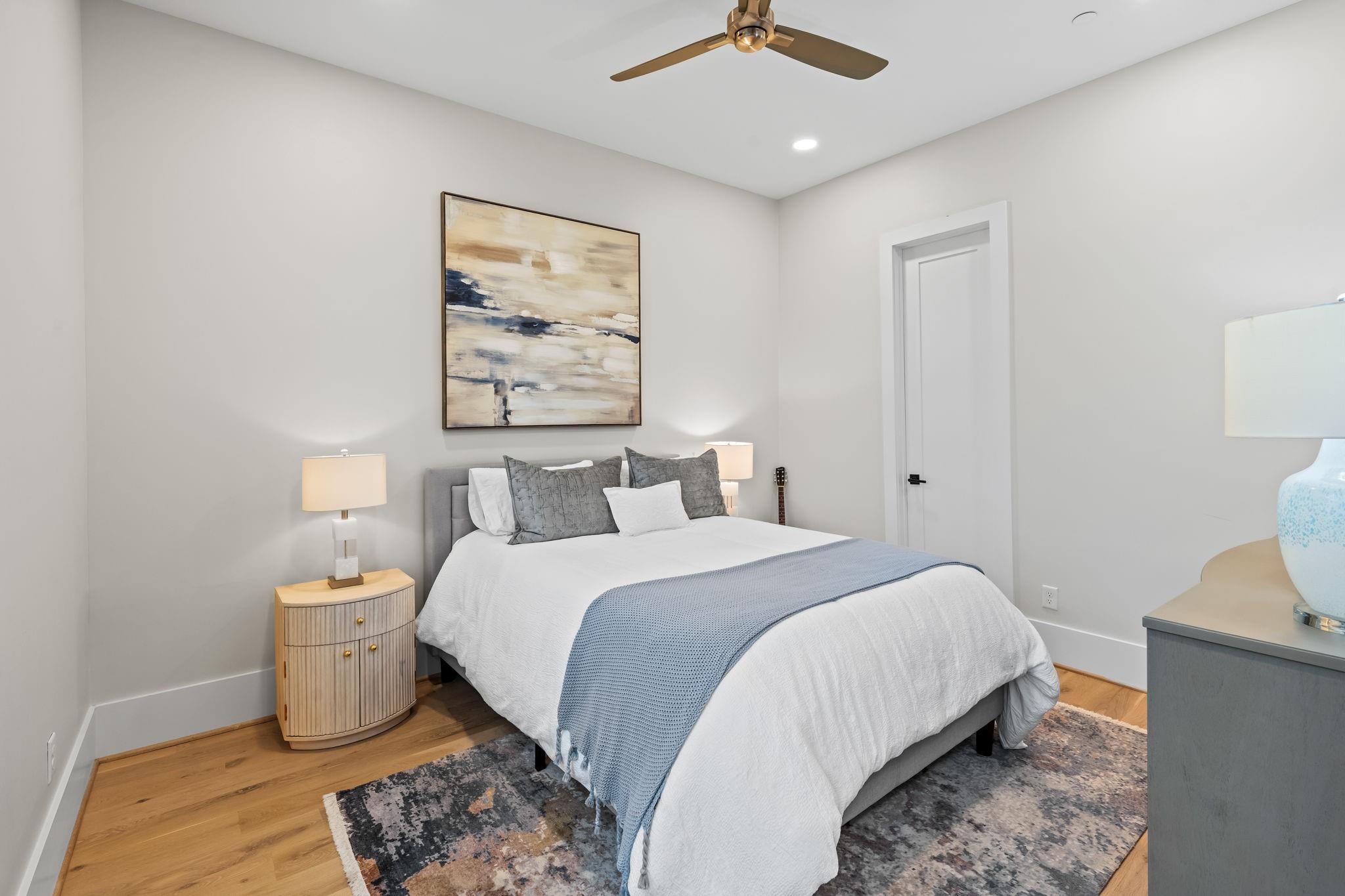 611 N Live Oak Street