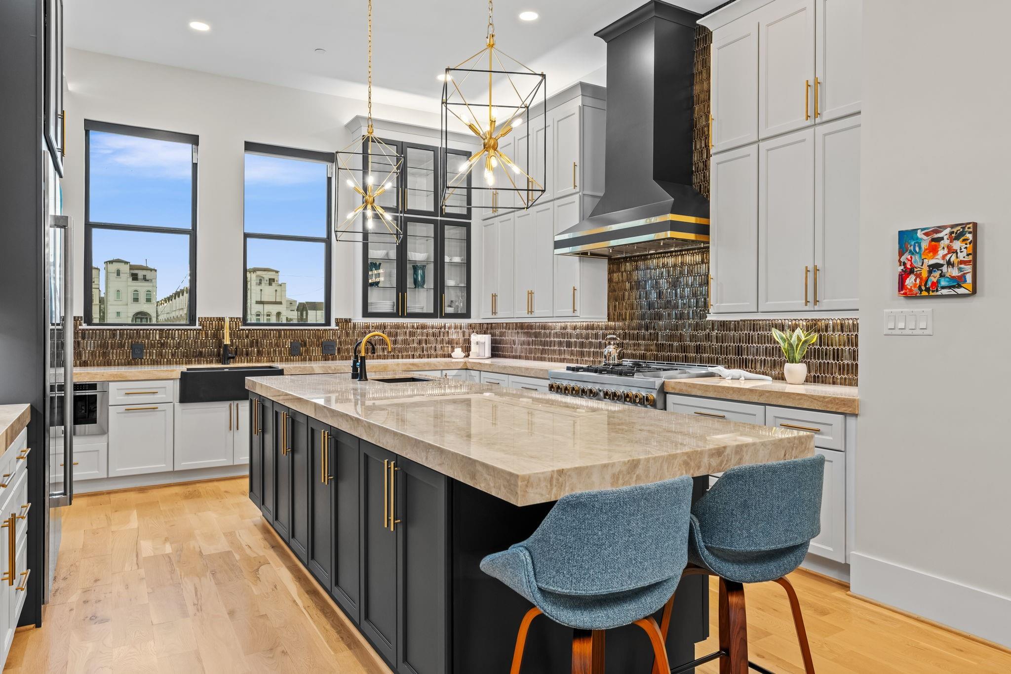 611 N Live Oak Street