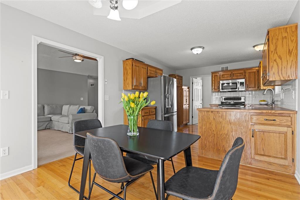 11911 N Holmes Court