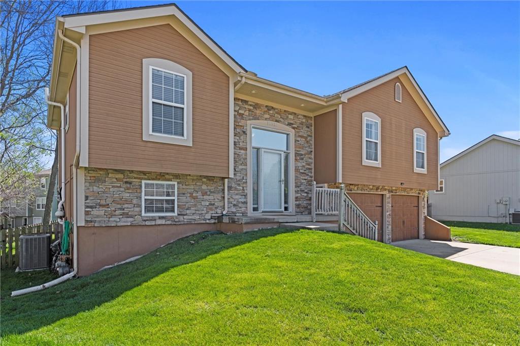 11911 N Holmes Court