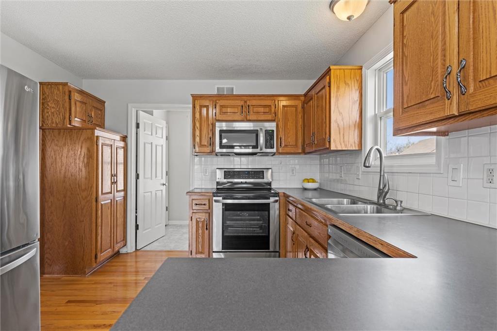 11911 N Holmes Court