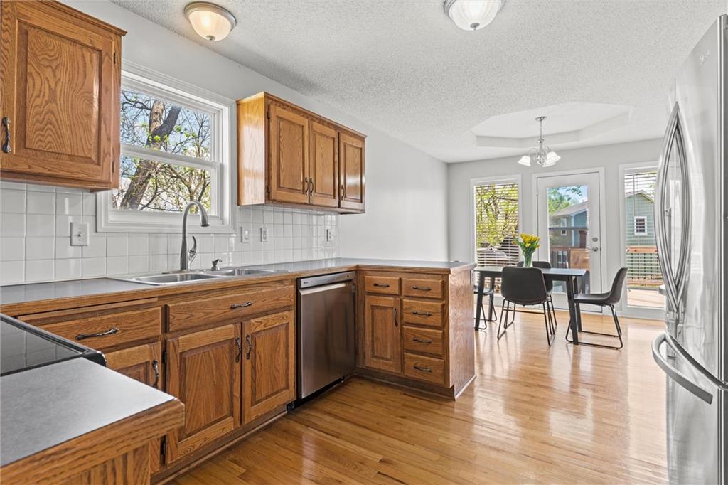 11911 N Holmes Court