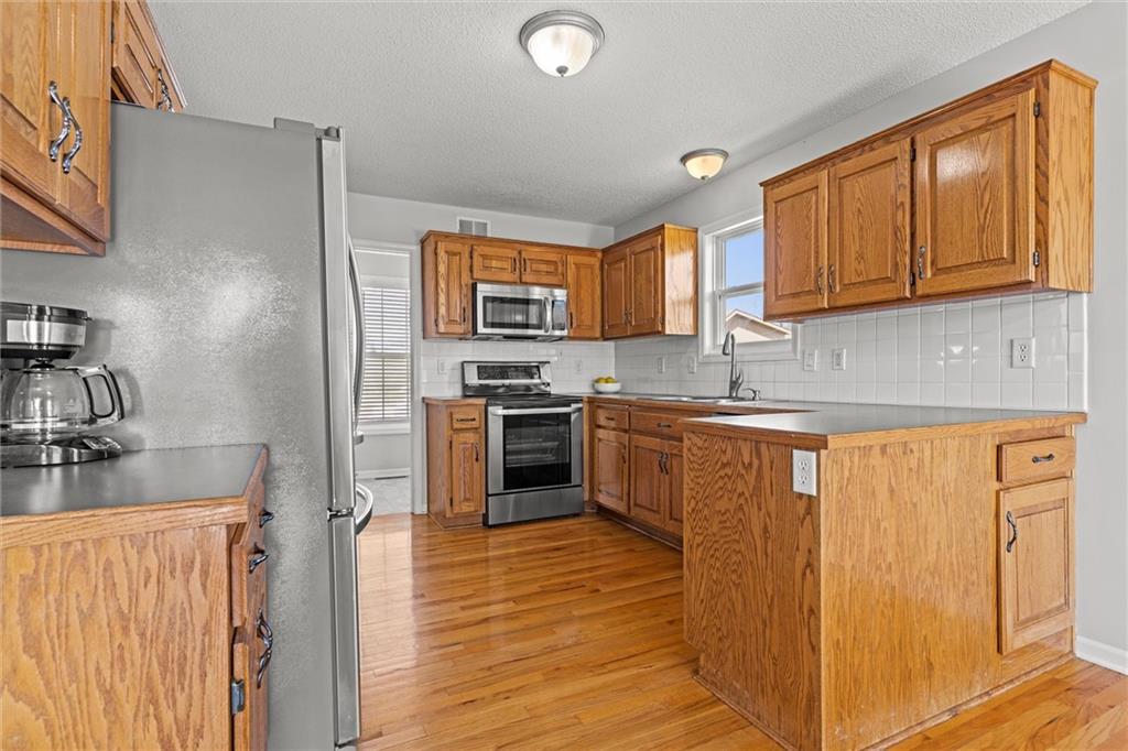 11911 N Holmes Court