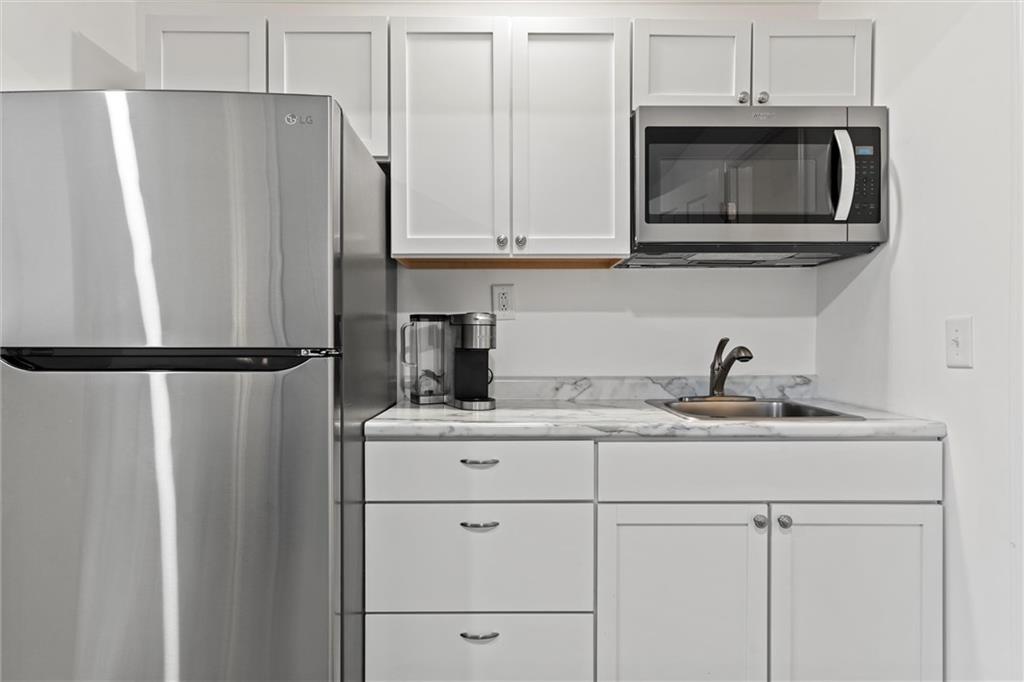 11911 N Holmes Court