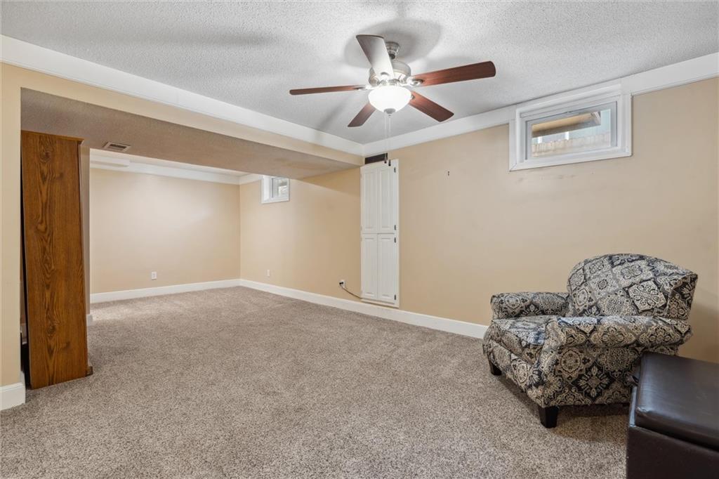 1015 E Oakview Street