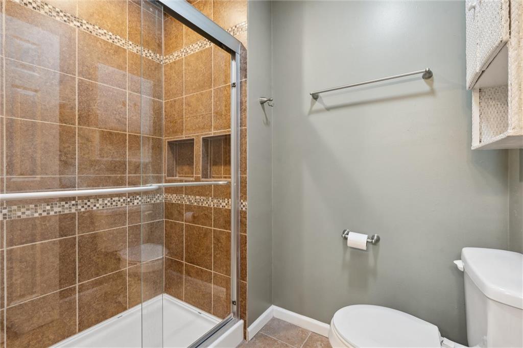 1015 E Oakview Street