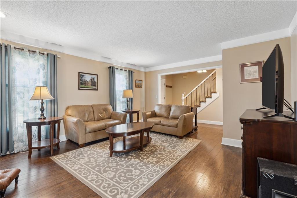 1015 E Oakview Street