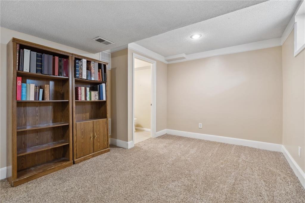 1015 E Oakview Street