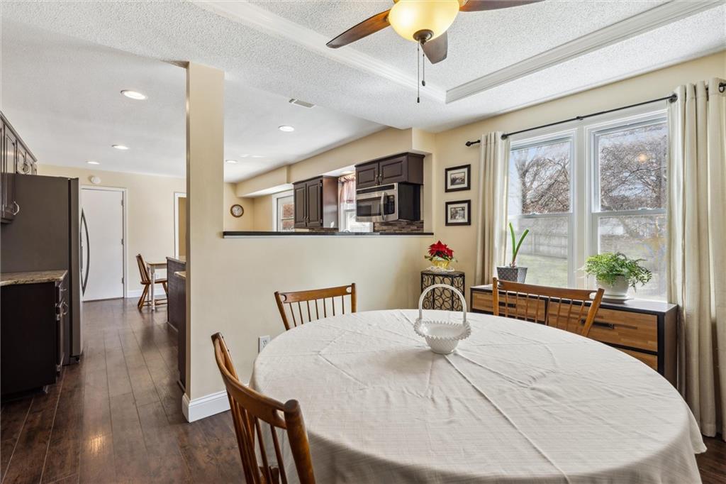 1015 E Oakview Street