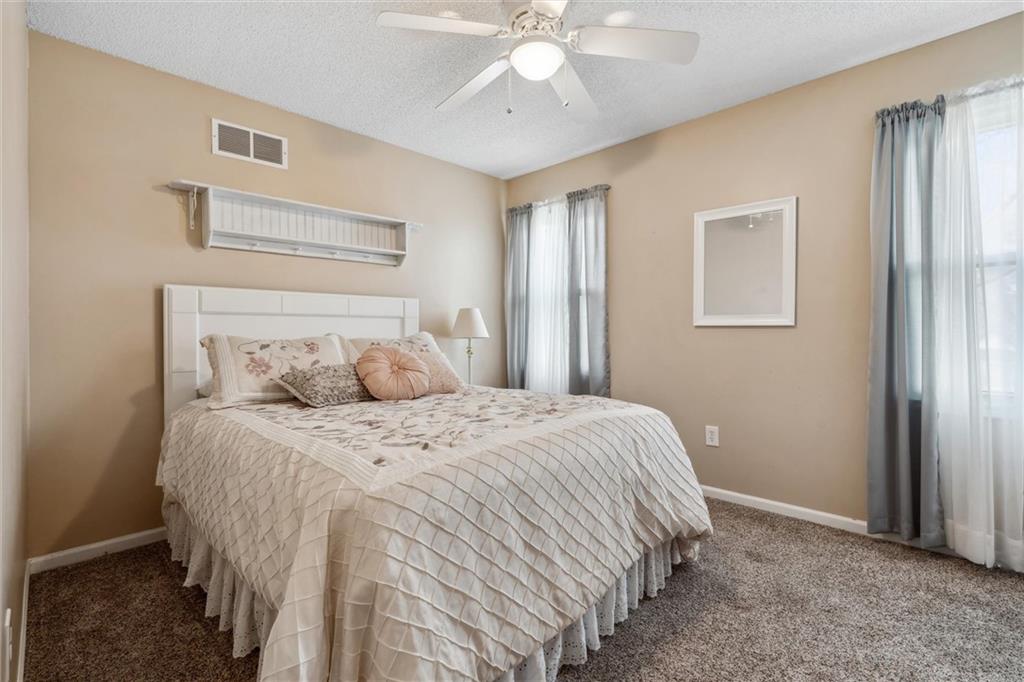 1015 E Oakview Street