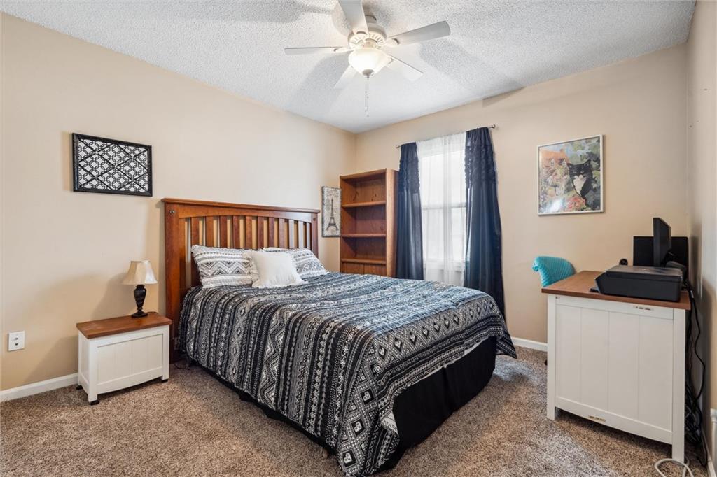 1015 E Oakview Street