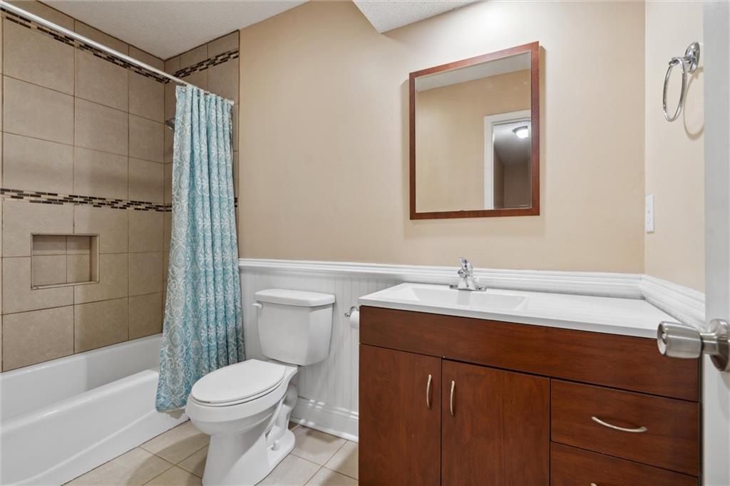 1015 E Oakview Street