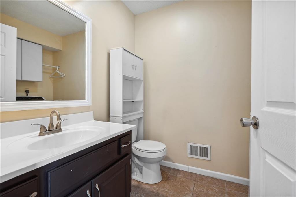 1015 E Oakview Street