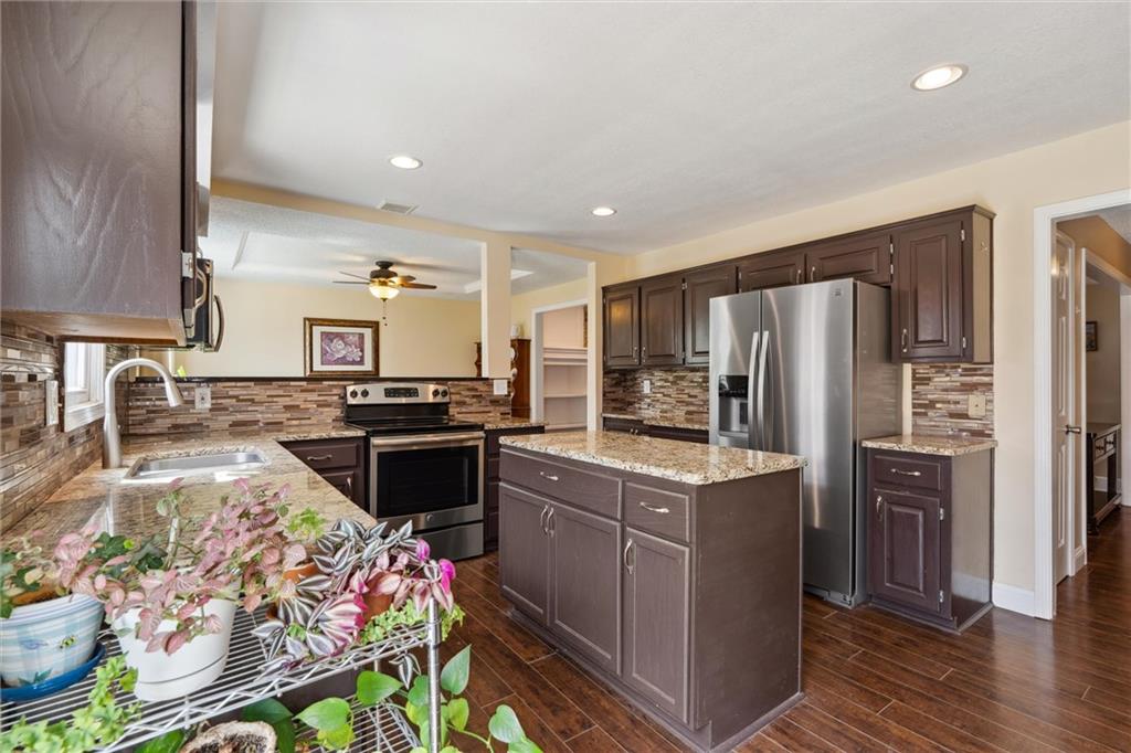 1015 E Oakview Street