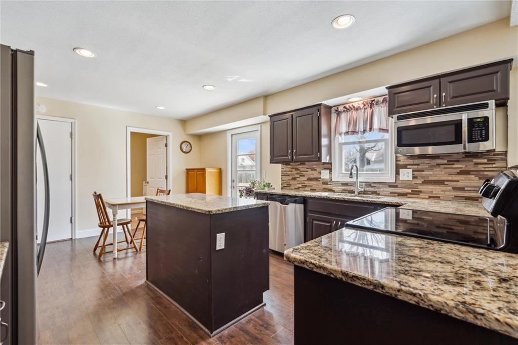 1015 E Oakview Street