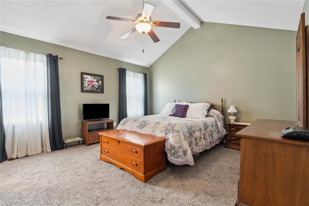 1015 E Oakview Street