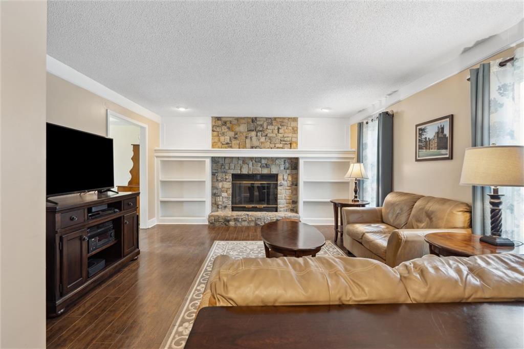 1015 E Oakview Street