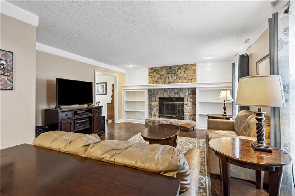 1015 E Oakview Street