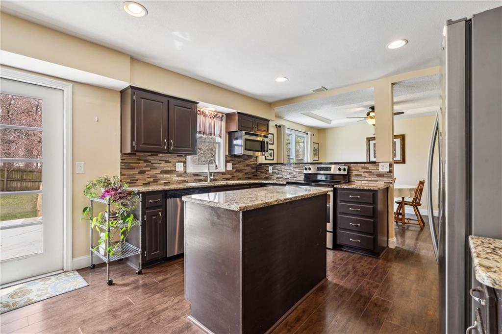 1015 E Oakview Street