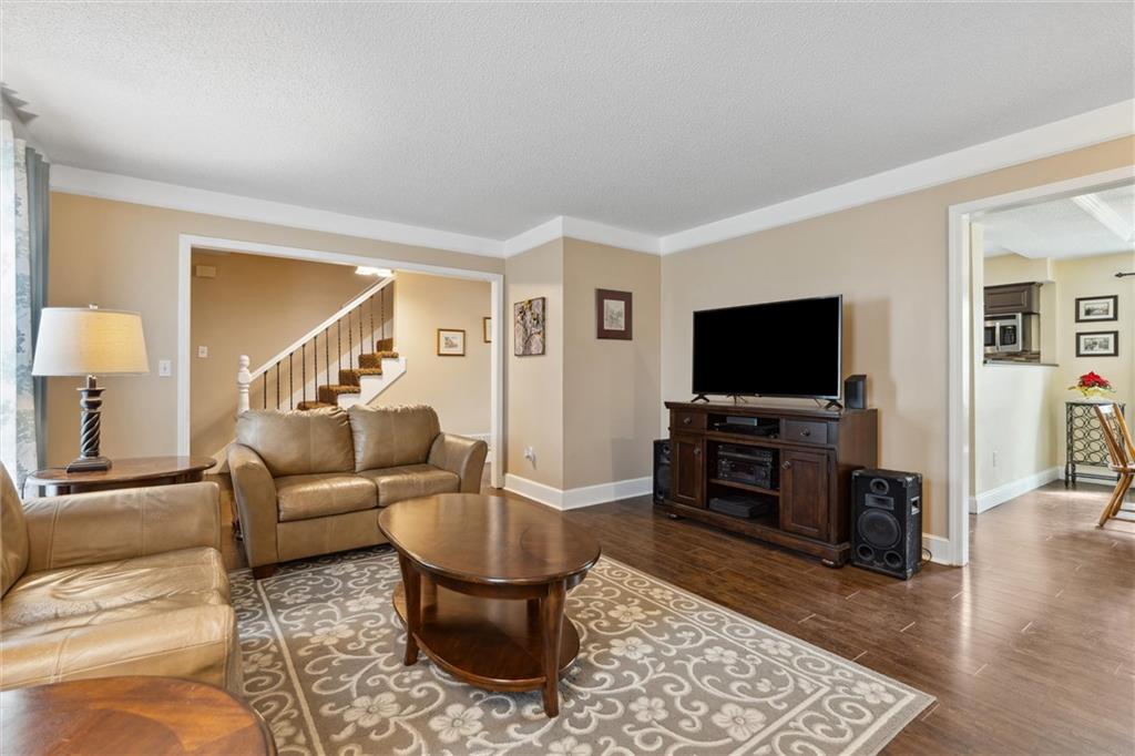 1015 E Oakview Street