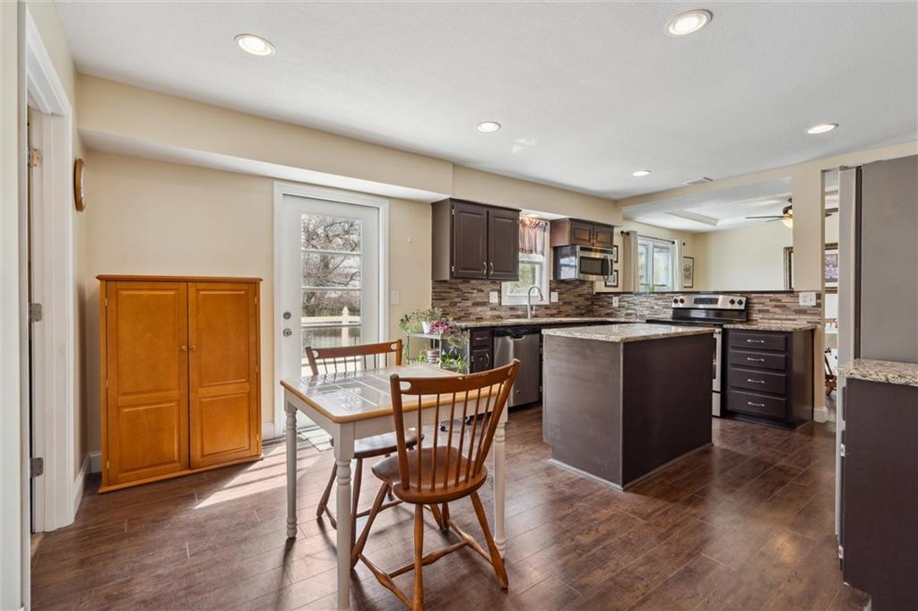 1015 E Oakview Street