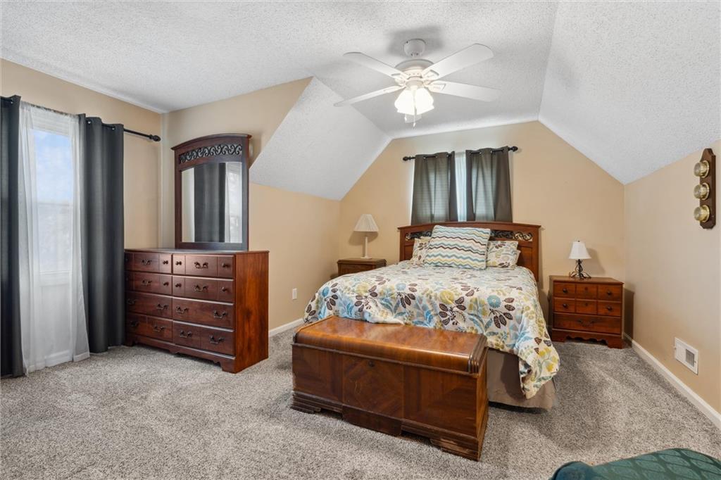 1015 E Oakview Street