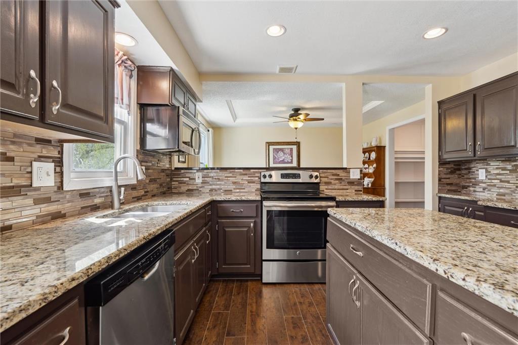 1015 E Oakview Street