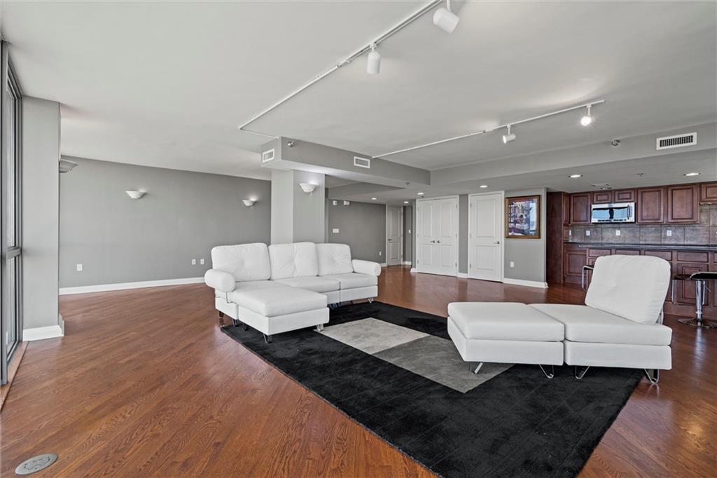 600 E Admiral Boulevard Unit: 1808