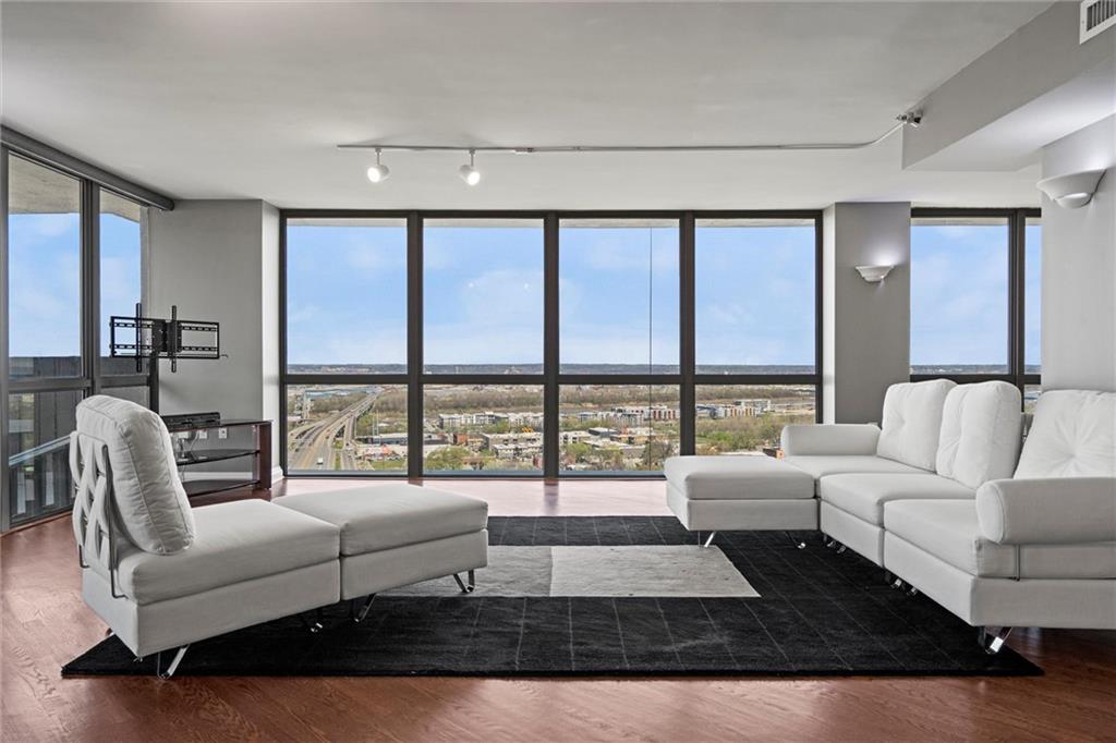 600 E Admiral Boulevard Unit: 1808