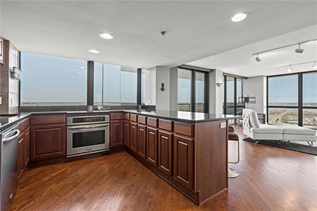 600 E Admiral Boulevard Unit: 1808