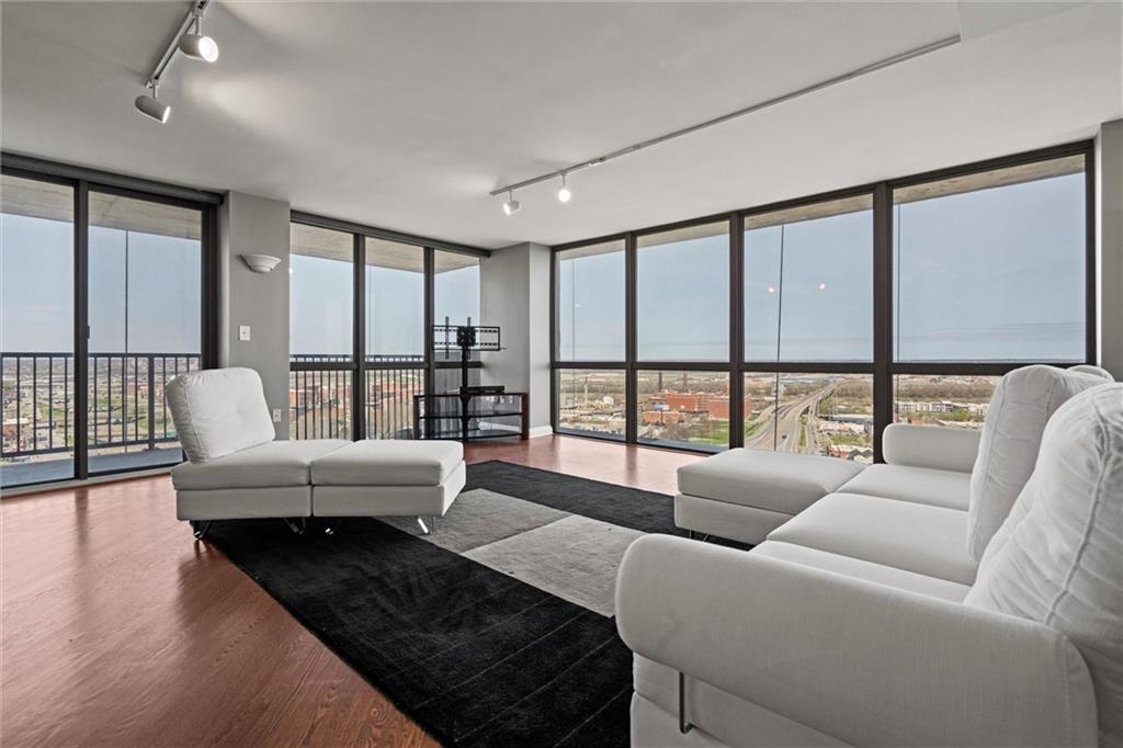 600 E Admiral Boulevard Unit: 1808