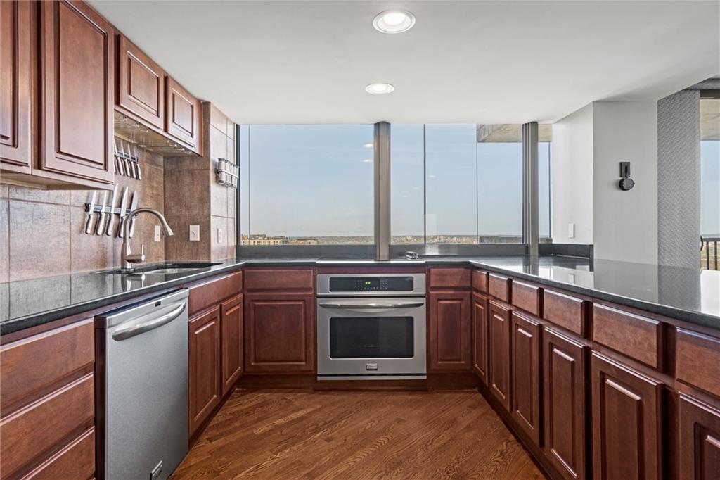 600 E Admiral Boulevard Unit: 1808