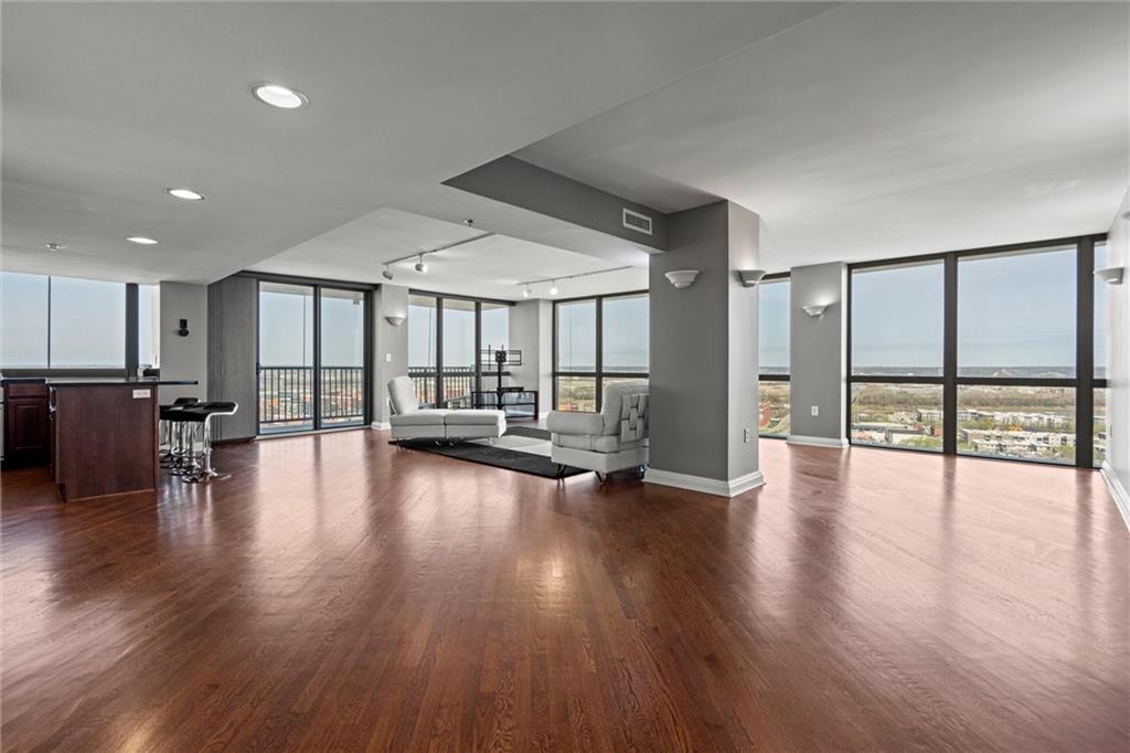 600 E Admiral Boulevard Unit: 1808