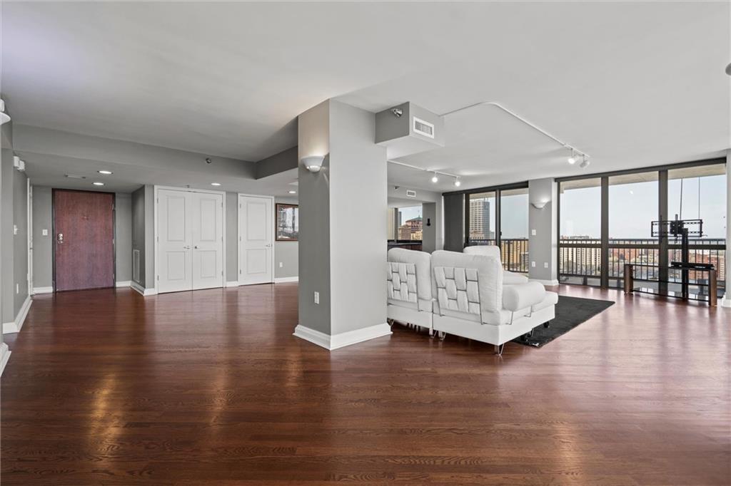 600 E Admiral Boulevard Unit: 1808