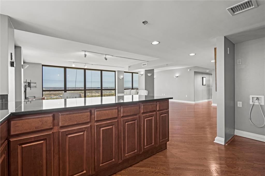 600 E Admiral Boulevard Unit: 1808