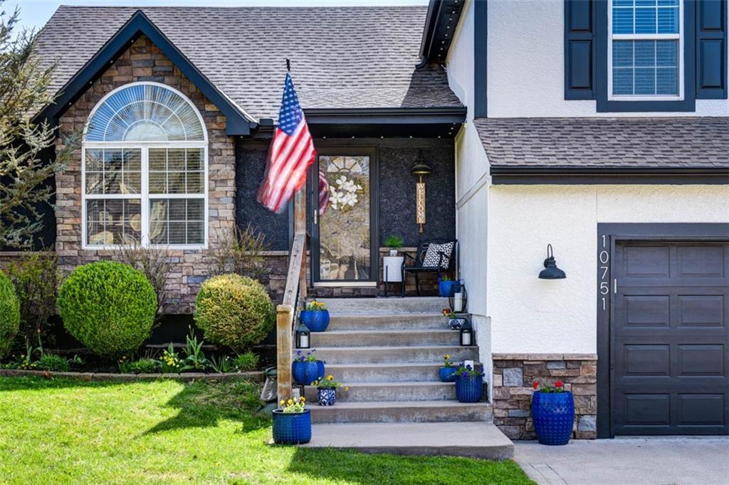 10751 N Laurel Avenue