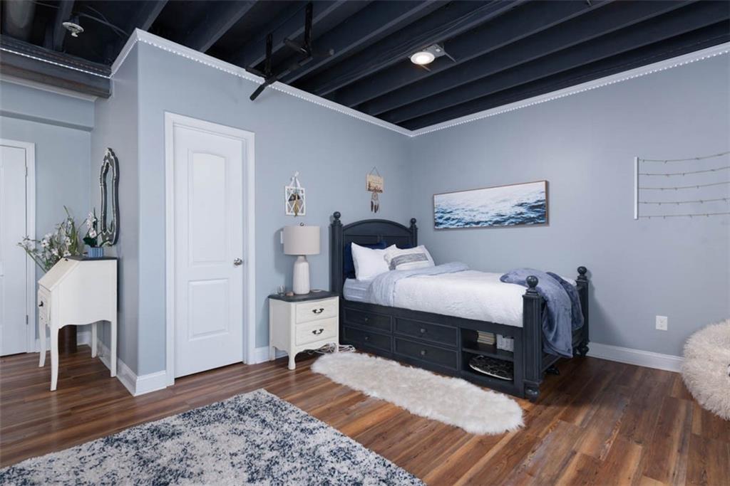 10751 N Laurel Avenue