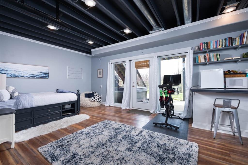 10751 N Laurel Avenue