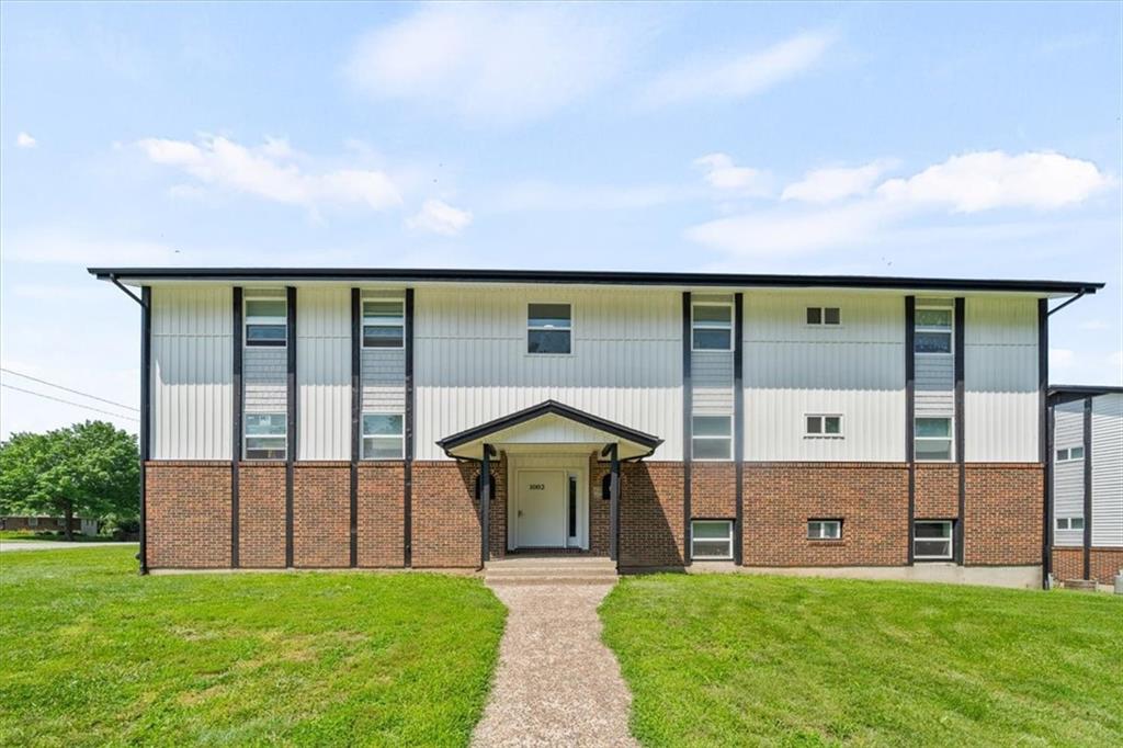 2203 Twin Oaks Drive