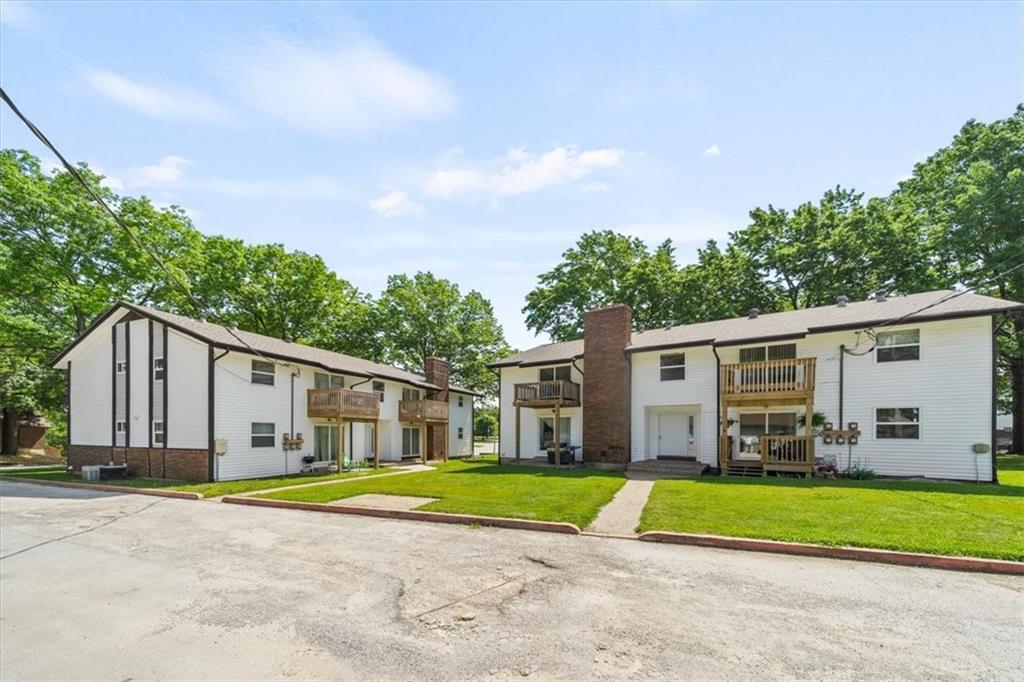 2203 Twin Oaks Drive